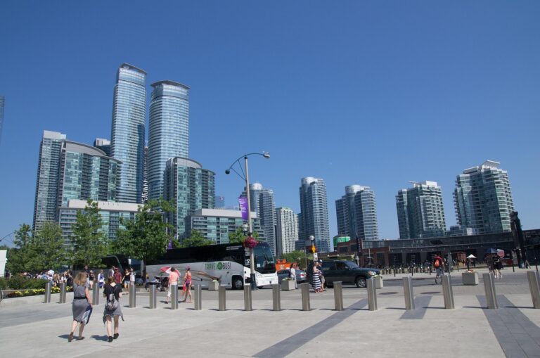 Understanding the Job Market in Toronto: Opportunities and Challenges