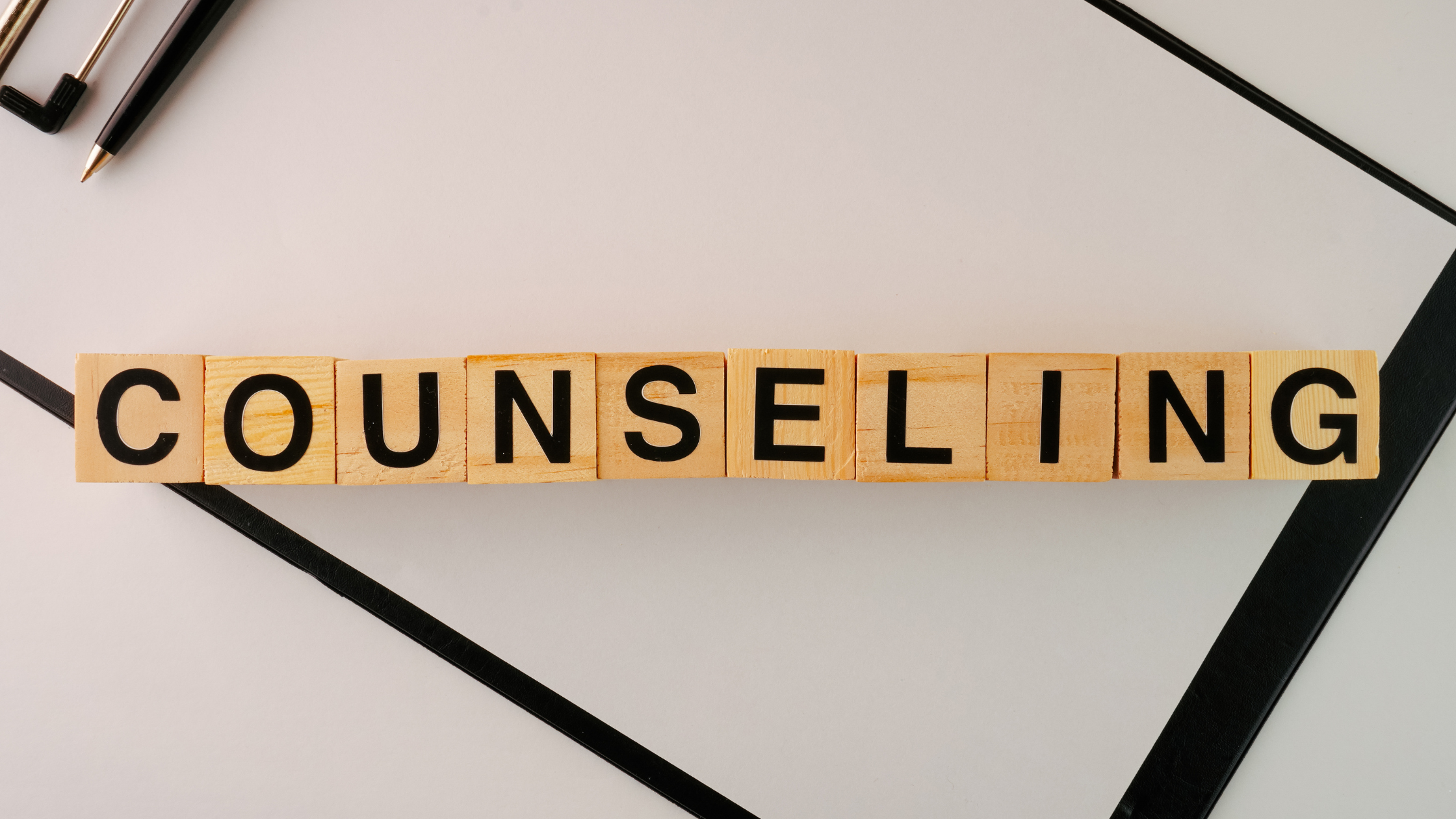AI Career Development vs. Traditional Career Counseling: What’s Better?